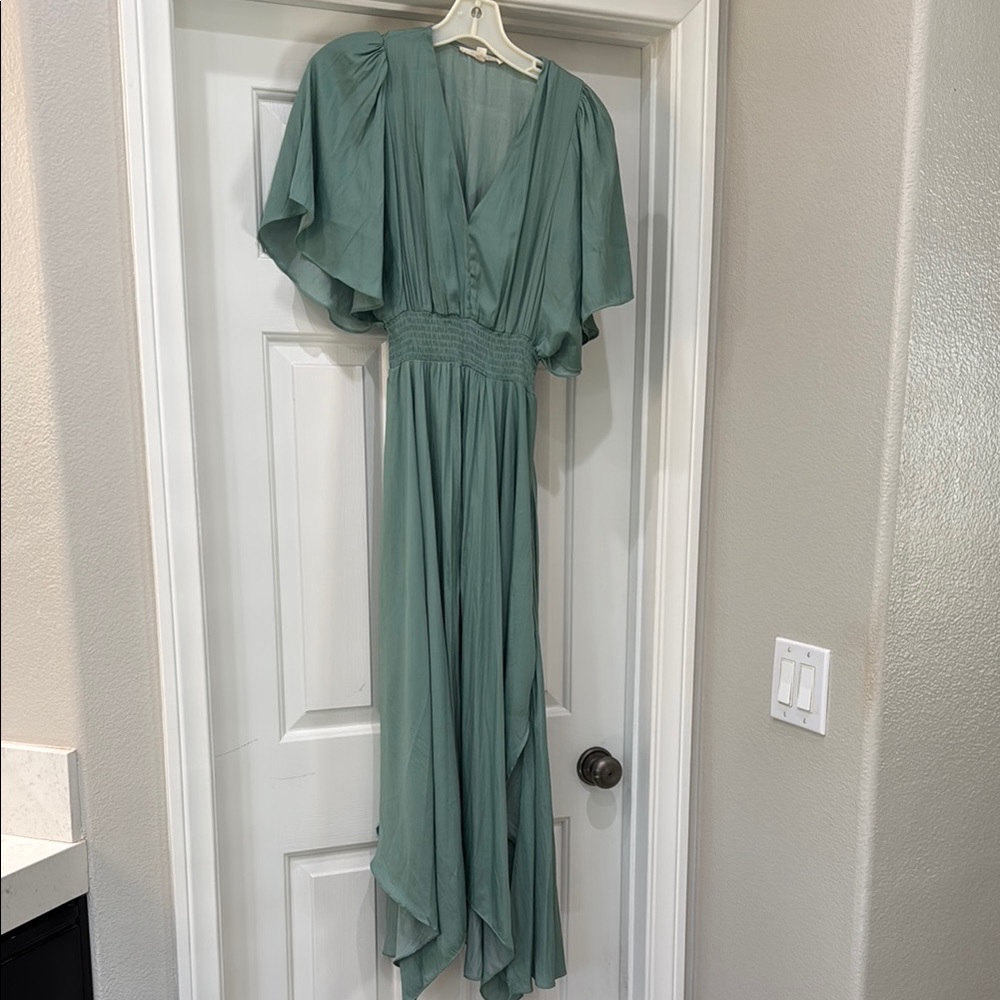Elegant Sage Green V-Neck Maxi Dress